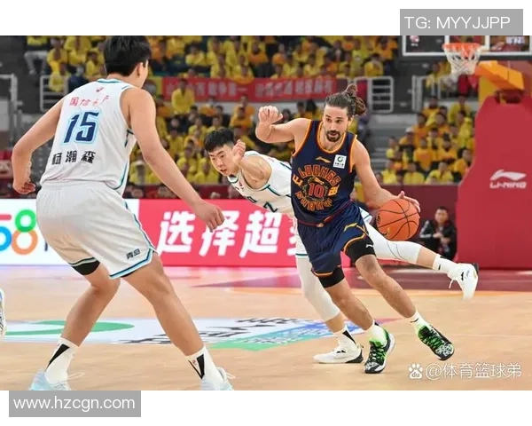 CBA月度最佳球员荣耀加身实力与表现彰显实至名归